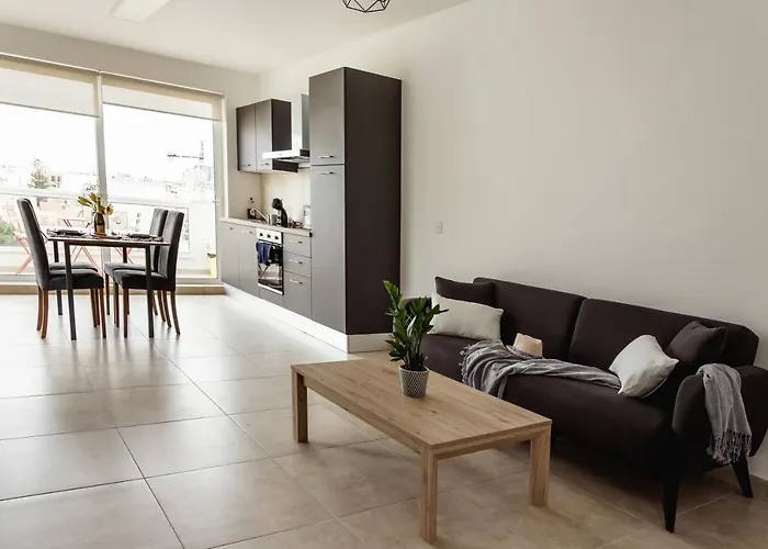 Stunning 1Bdr Sliema-Center Penthouse! Near Pool!